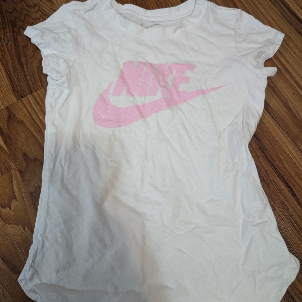 Nike Kids Tee in White with Pink Logo